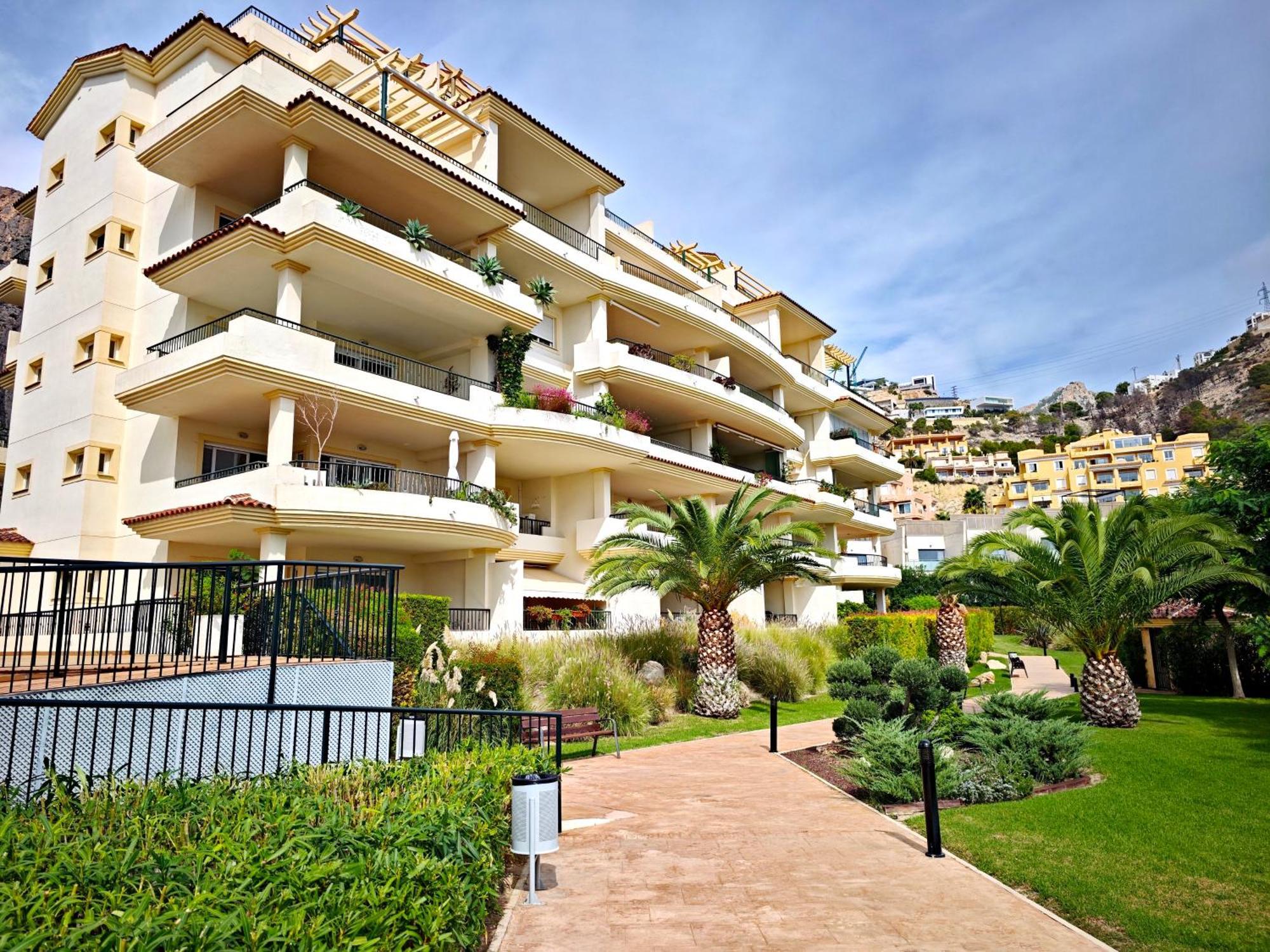 Oasis Beach Mascarat Алтеа Екстериор снимка